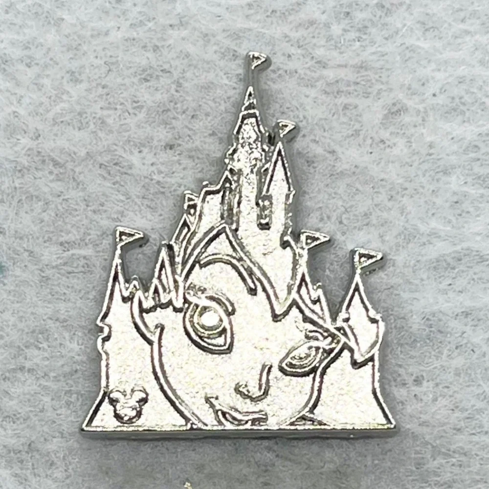 🔮 5/$25 Disney Magic Kingdom Tinker Bell Chaser Pin